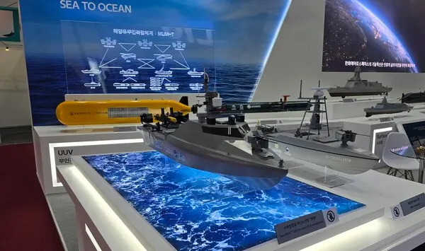 한화시스템의 무인수상정 '해령(Sea GHOST)'. 2024 이순신방위산업전에서 한화시스템, 한화에어로스페이스, 한화오션이 방산3사 통합 전시를 선보이고 있다.(사진_한화시스템)