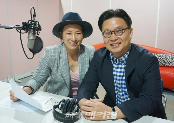 이번 영상을 기획한 서경덕 교수와 내레이션을 맡은 박세리 감독(사진_서경덕 교수)