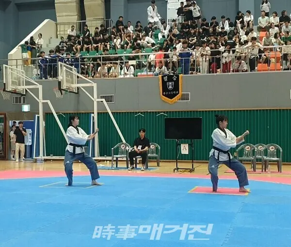 품새 여자 고등부 결승 경기 (사진_이성만 기자)