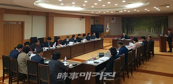 담양군은 4일 읍면장을 비롯한 40여 명의 직원들을 대상으로 ‘2020년 예산에 편성될 담양군 주민참여예산제도 운영방향 설명회’를 개최했다.(사진_담양군 제공)