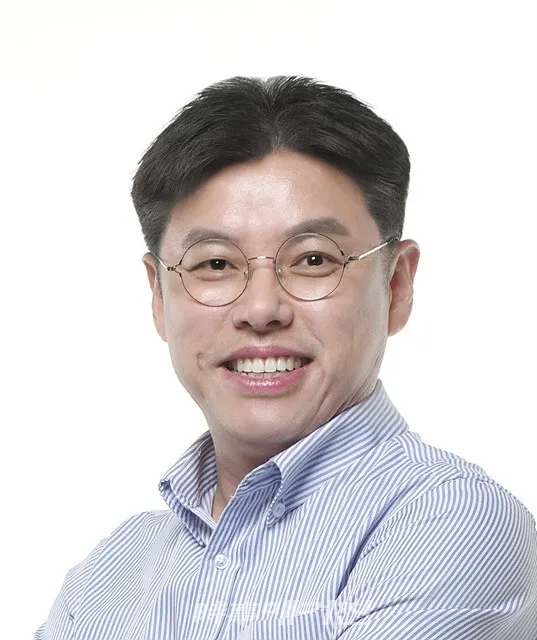 서정성 더불어민주당 광주 동남갑 국회의원 예비후보는 효율적인 복지서비스 전달 체계 구축 방안으로 ‘평생 하나로 복지종합지원센터’ 건립을 공약으로 내세웠다.사진은 서정성 더불어민주당 광주 동남갑 국회의원 예비후보이다.(사진_서정성 광주 동남갑 국회의원 예비후보 홍보팀)