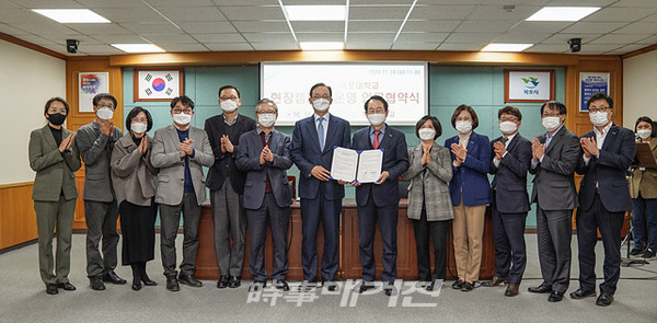 목포시는 “지난 24일 목포대학교와 ‘현장캠퍼스 운영’업무 협약을 체결하며 원도심 살리기에 나섰다”고 밝혔다.(사진_목포시청)