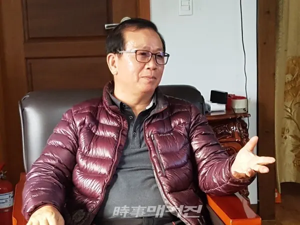 제주의 대표과일인 감귤 산업을 이끌어 가고 있는 최주열 대표. 그는 제주의 생명산업인 감귤산업 최일선에서 굵은 땀방울을 흘리며 제주 감귤의 브랜드를 선도하고 있다.