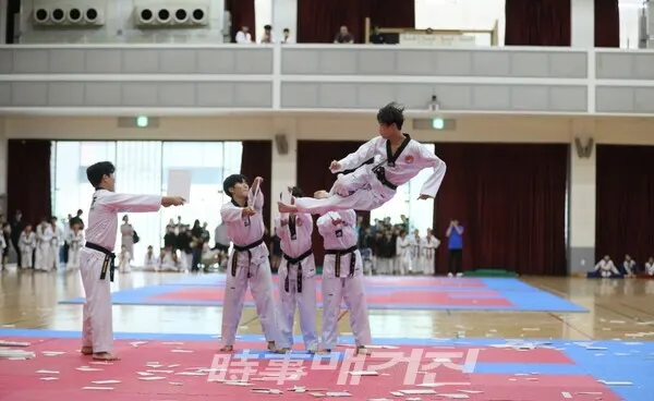세계태권도선교연맹 소속 엘리사태권도시범단의 시범공연(사진_김천식 기자)