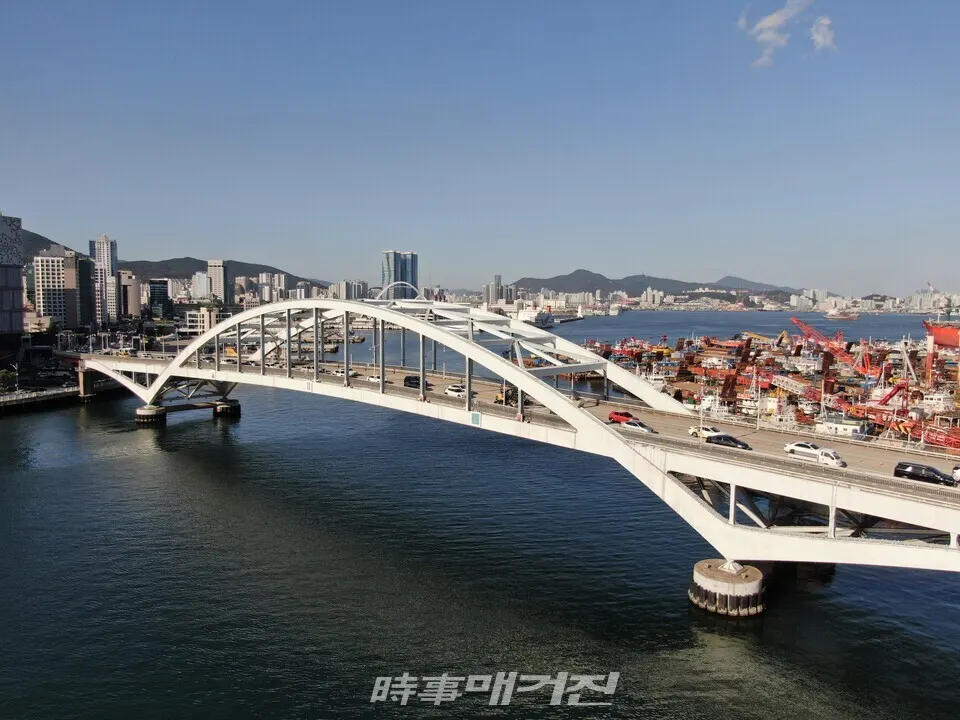 부산대교 전경.(사진_문학박사 潤道 강윤관)