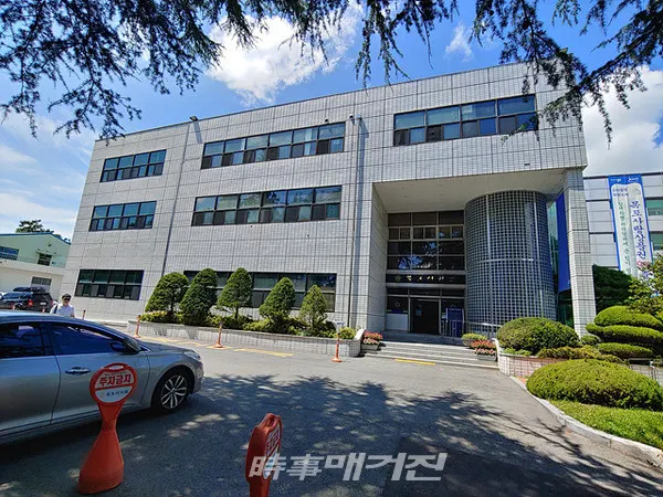 목포시의회는 “「목포시 전액관리제 시행 협력방안 마련 토론회」를 22일(화) 개최한다”고 밝혔다.사진은 목포시의회 전경이다.(사진_송상교기자)