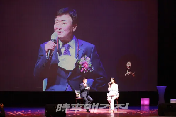 ▲ 출판기념회를 통해 정기명 변호사는 자신의 성장 과정과 40여 년 시민과 함께한 봉사활동 등 여수와 관련된 저자의 인생 여정을 참가자들과 함께 나누었다. ⓒ시사매거진 조대웅 기자