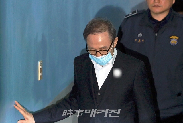 문재인, 이명박·김경수 석가탄신일 사면되나...결단 주목(사진-시사매거진DB)