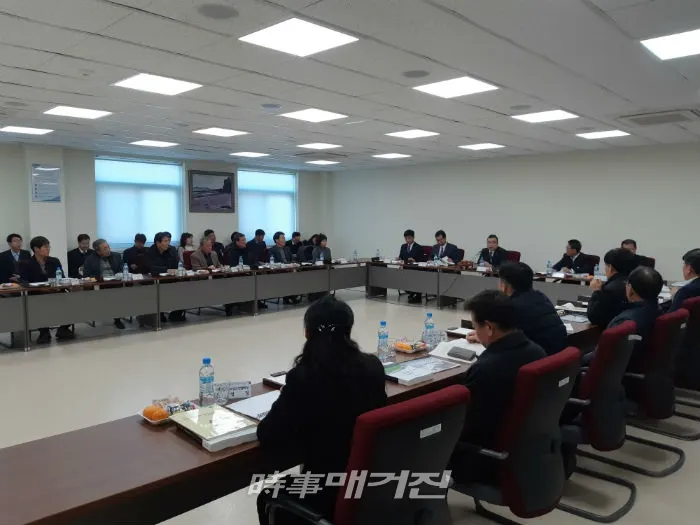 지난 17일 농업기술센터 2층 소회의실에서 진행된 ‘농업·농촌 및 식품산업 발전계획 심의회’ (사진_고성군청)