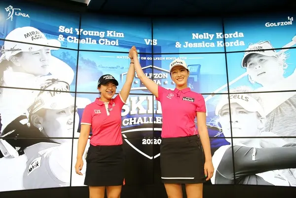 지난 20일 열린 ‘골프존 LPGA 스킨스 챌린지'에 참가한 김세영 선수와 최운정 선수가 승리의 세레모니를 하고 있다.
