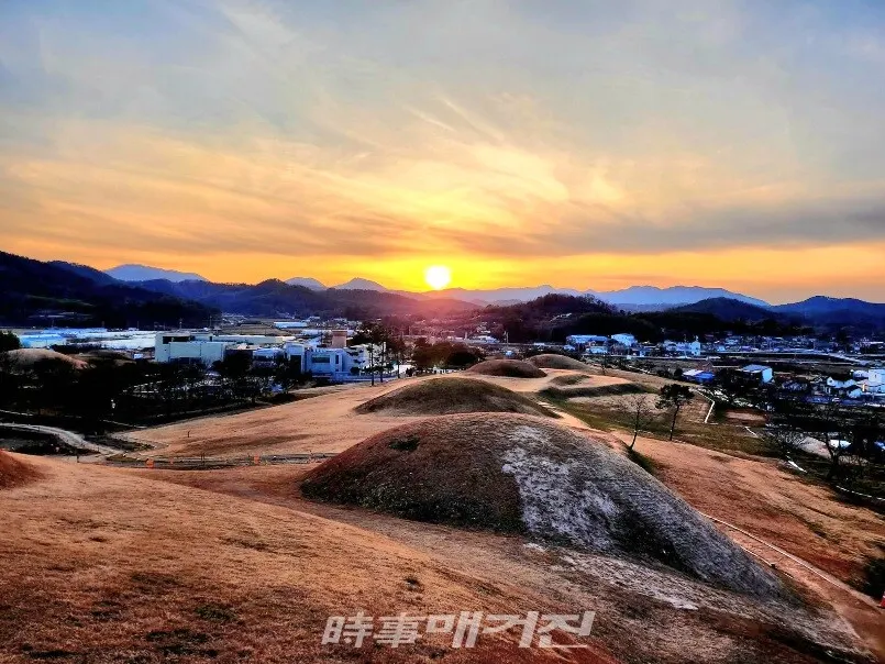 함안 말이산고분군에서의 일몰(사진_조용우)
