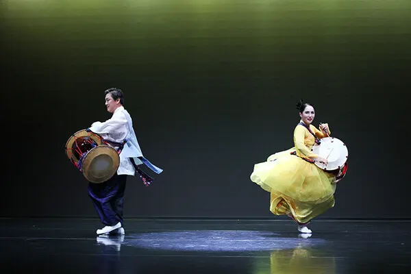 김신아, 오현범의 ‘쌍장구’ (사진_시사매거진 김형석 기자)