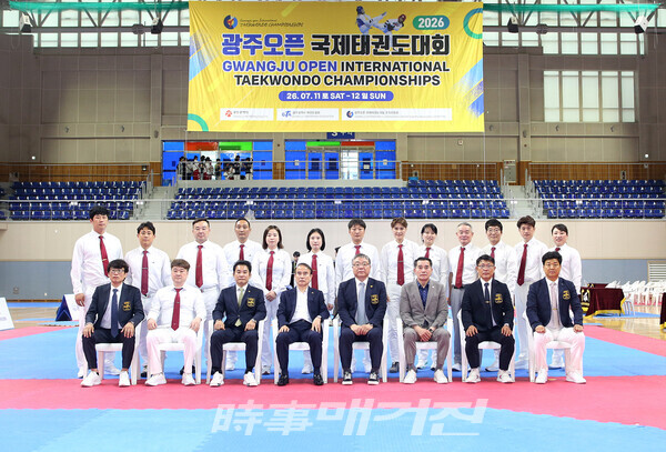 2026광주오픈 국제태권도대회를 마치고 광주광역시 태권도협회 임원, 겨루기 심판 단체사진(사진 정연수 기자)