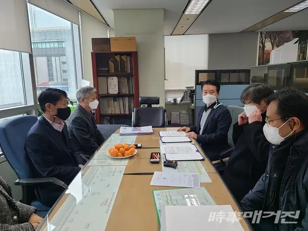 전주시와 (사)전북사회적경제연대회의는 최근 ‘전주시 사회적경제활성화기금 운용 중개기관 협약’을 체결하고, 사회적경제기업을 지원하기 위한 융자 사업을 본격 실시한다.(사진-전주시청)