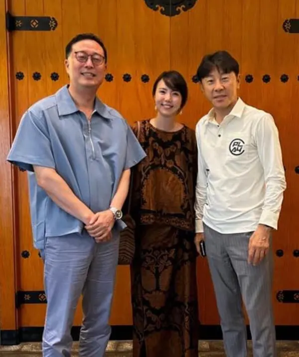 이강현 회장, 박재아 지사장, 신태용 감독 (사진_VITO Korea)