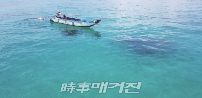 푸꾸옥의 에메랄드빛 바다는 바닥이 훤히 보일 정도로 자연 그대로의 모습을 간직하고 있다.