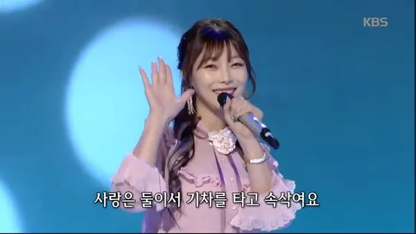 “20주년이 되는 내년에는 정규앨범을 내고 콘서트도 하고 싶다”는 백채이는 끊임없이 자신의 가능성을 확장하고 새로운 모습을 보여주고 있다.(사진-백채이)