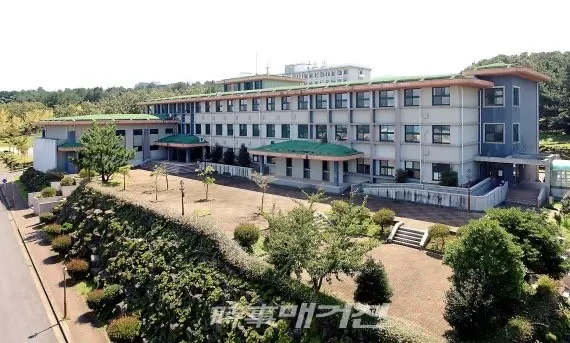 제주대학교 경상대학 2호관