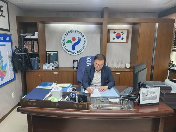 서울특별시태권도협회 이자형 회장은 일선 회원 태권도장 활성화를 위한 정책과 구협회 및 전문체육등록팀, 지도자, 심판 지원 확대, 연금제도 추진, 늘봄교실 도입 문제, 국기원 승품·단 심사 현장의 현실적 심사제도 개선, 세계대회 유치 등 현재 진행되거나 실행되고 있는 정책이 꾸준히 실현되어 결실을 볼 수 있었으면 하는 바람을 가지고 있다.(사진_서울특별시태권도협회)