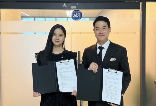 왼 쪽부터 BODA 대표이사 정서연, 법무법인대한중앙 대표 변호사 조기현