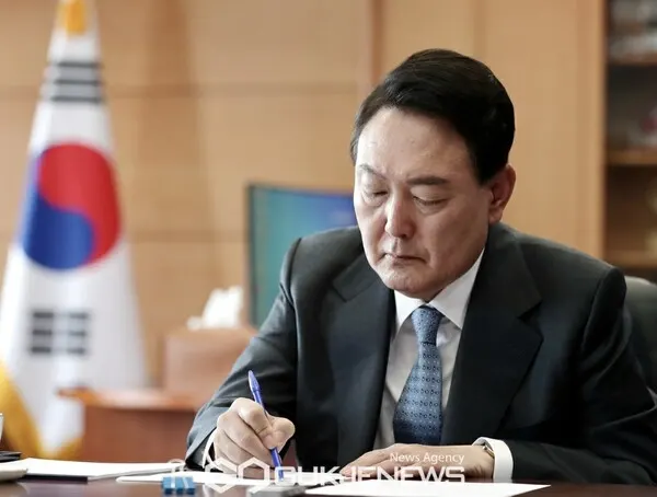 [속보]11호 태풍 힌남노 경로에 윤석열 대통령 "대응 태세 갖춰라" 주문.(사진_국제뉴스)