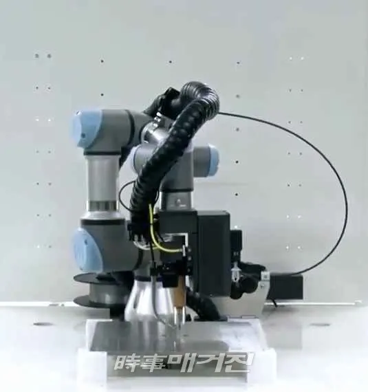 페이브텍(주)의 다관절 로봇용 용접 장치 (Welbot-RM 모델)
