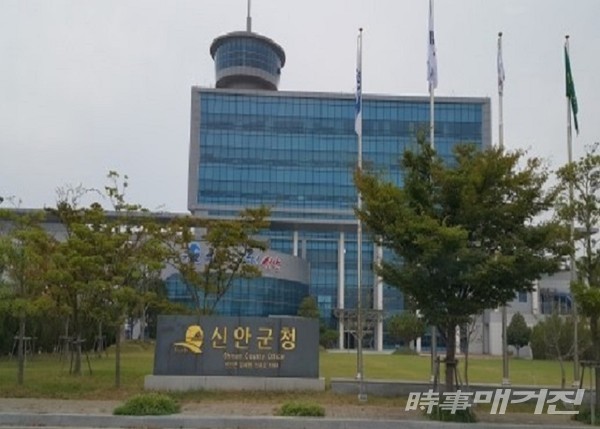 신안군청 청사 전경/사진=이병석 기자