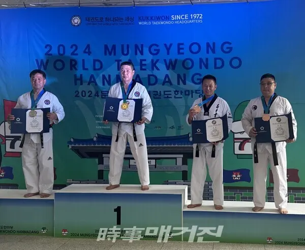 주먹 위력격파 시니어 IV 입상자들(왼쪽부터 전영배, 박경환, 이태화, 정경호)(사진_이재욱 기자)