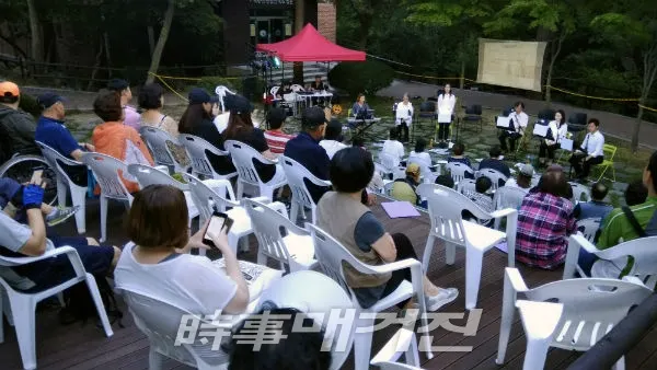 성북연극협회의 낭독공연, “더운데... 산책 갈까?” (사진=서울문화재단)