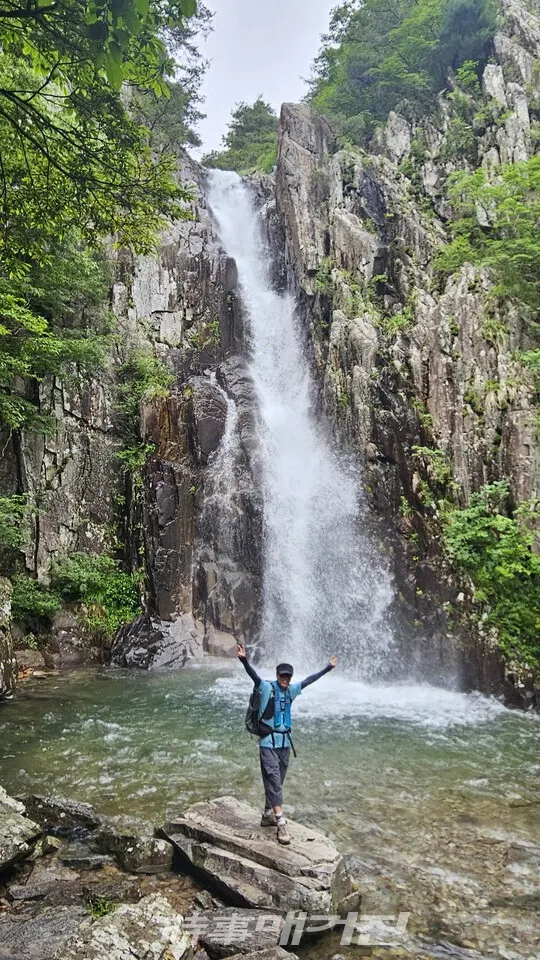밀양 구만산 구만폭포.(사진_문학박사 潤道 강윤관)