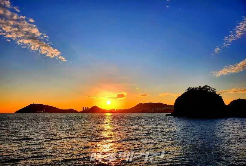 선상 위에서의 해넘이, 오륙도(사진_조용우)
