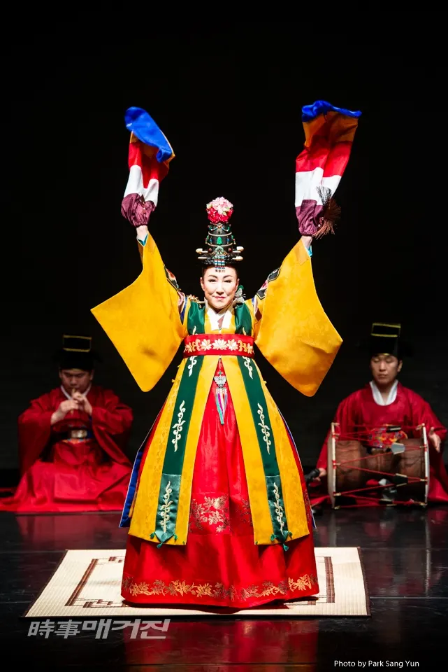 한국문화재재단(이사장 진옥섭) 팔일 1행 이미주의 ‘춘앵전’/사진제공=크림아트