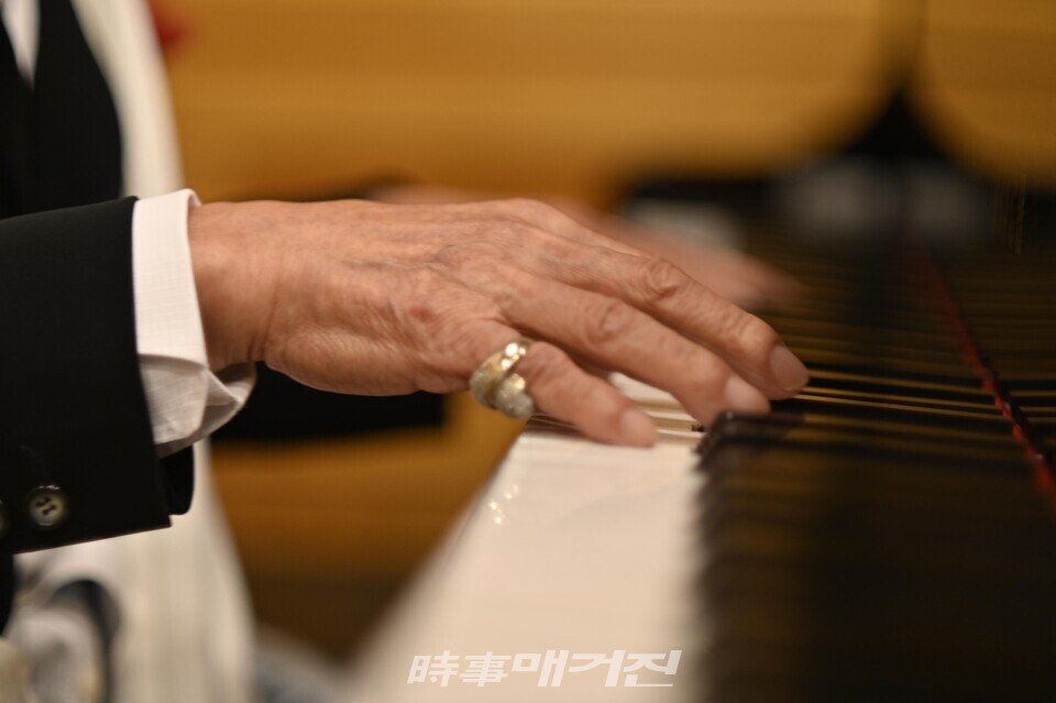 가수 쟈니리 (사진=최윤하 작가, Kon ll Pause)