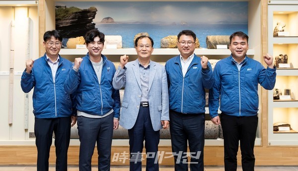 제주권 지역거점센터 주관연구기관 팀원들(사진_제주특별자치도개발공사)
