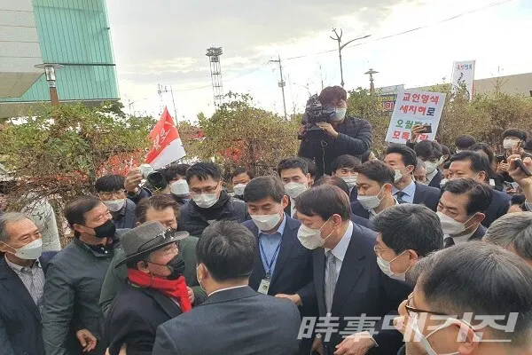 11일 목포  故 김대중 대통령 노벨평화상 기념관을 찾은 국민의 힘 윤석렬 대통령 후보(사진 중앙 )/사진=이병석 기자