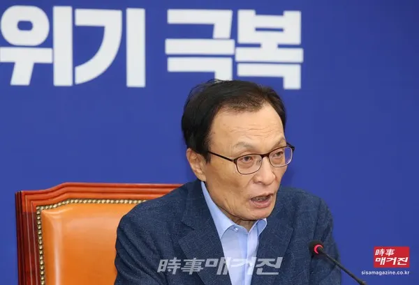 이해찬 더불어민주당 대표가 29일 국회에서 열린 더불어민주당 최고위원회의에 참석해 현안관련 발언을 하고 있다.(사진_뉴시스)