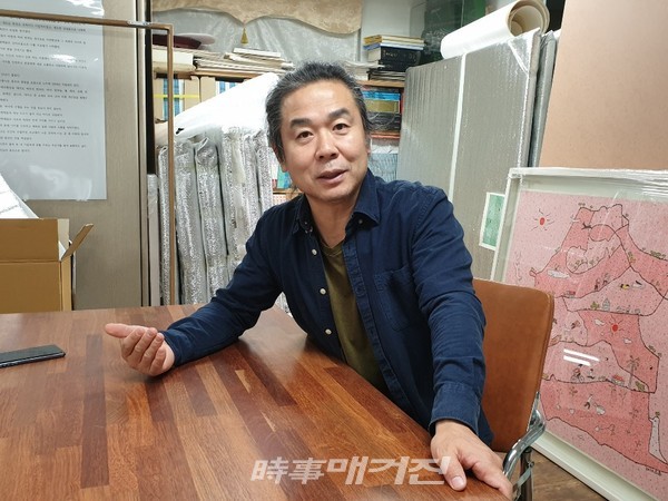 제주 입도 20년의 소회를 밝히고 있는 김품창 작가