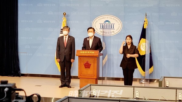 (사진= 황교안 전 미래통합당 대표 국회에서 입장문 발표 모습)
