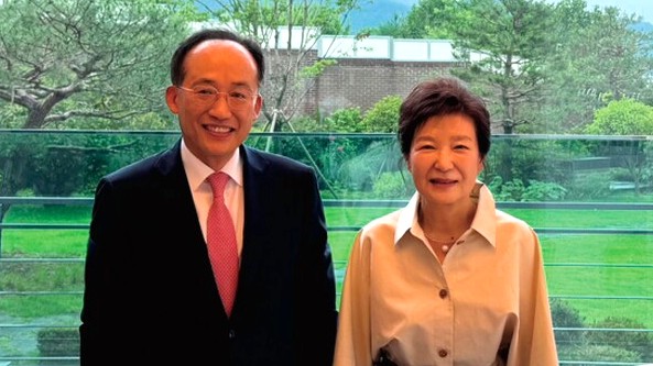 추경호 대구시장 후보와 박근혜 전 대통령.(사진_추경호 캠프)