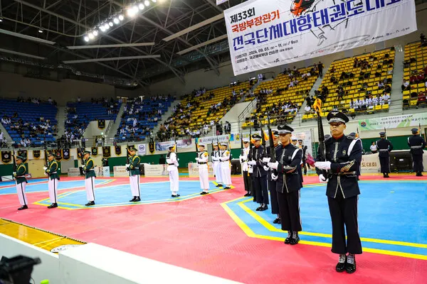 국방부 의장대의 멋진 퍼포먼스 장면 (사진-경북태권도협회)