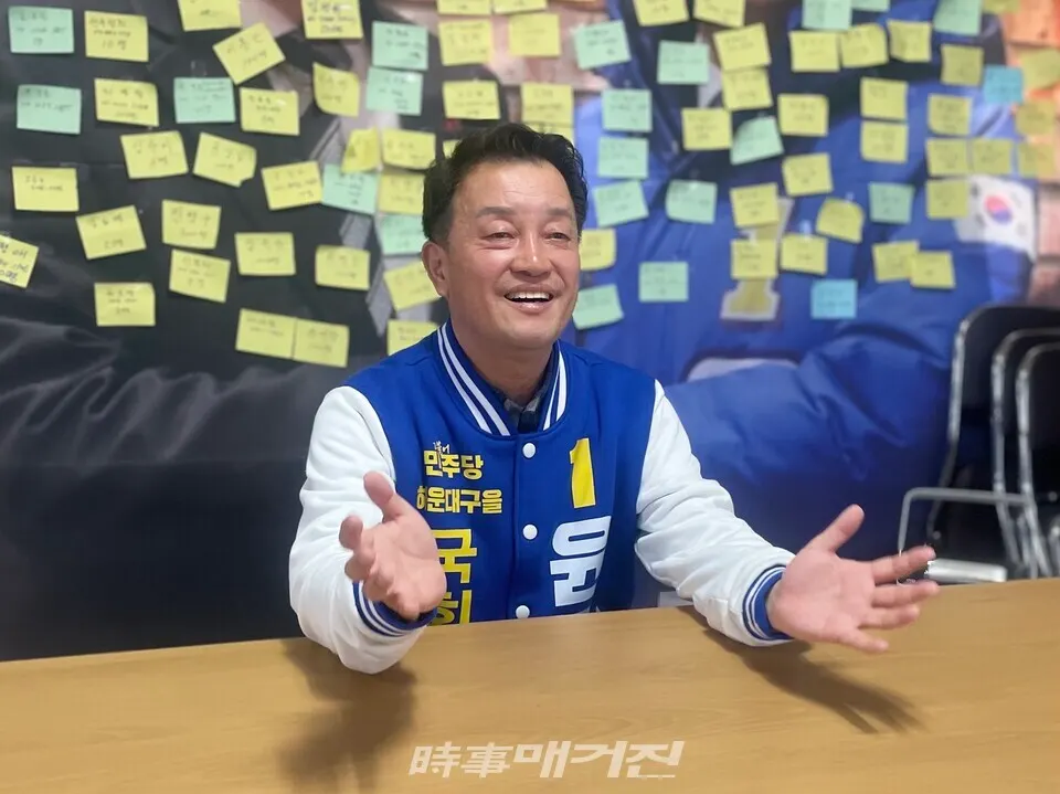 지난 4일 부산 해운대을 윤준호 후보의 인터뷰 답변 모습. (사진_정유희 기자)
