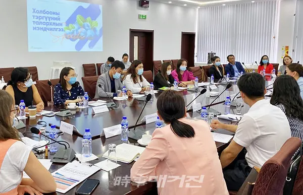 한국농수산식품유통공사(aT)는 “농림축산식품부와 수출시장 다변화를 위한 신북방국가 몽골에서 28일에 한국 농식품 바이어·유통업체 연합회를 발족하고, 간담회를 통해 공동마케팅 협력방안을 마련했다”고 31일 밝혔다.(사진_한국농수산식품유통공사)