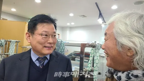 김홍길 회장가 차홍규 화백