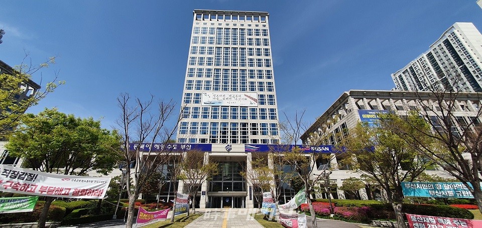 부산시청사 전경.(사진_한창기 기자)