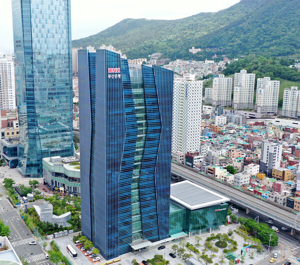 BNK부산은행 본점 전경.(사진_BNK부산은행)