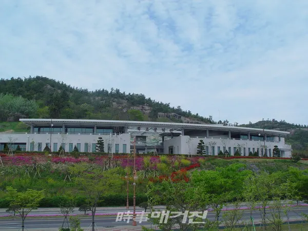 목포시는 “오는 22일부터 11월 21일까지 ‘2020 목포문학제’를 개최한다”고 21일 밝혔다.사진은 목포문학관 전경이다.(사진_목포시청)