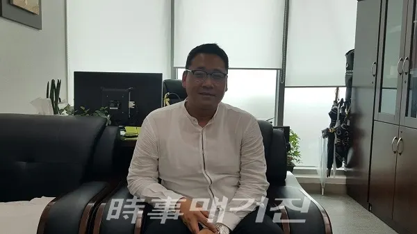 인터뷰를 하고있는 순호건설 배순호대표