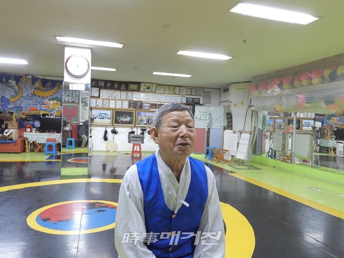 “세계 속에 한국의 농악은 한국인에게 매우 큰 자부심을 안겨준다”고 말하는 박동근 명인. 그는 그의 인생과 함께한 농악에 대한 자부심이 대단하다.