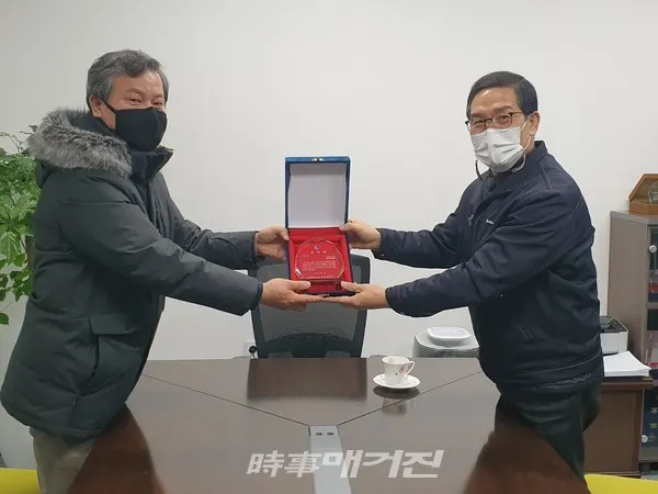 주택관리공단, 전주연탄은행에 감사패 수여(사진_연탄은행)