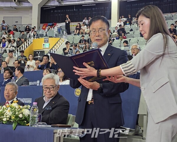 윤웅석 대회장이 환영사를 하고 있다. (사진_이성만 기자)